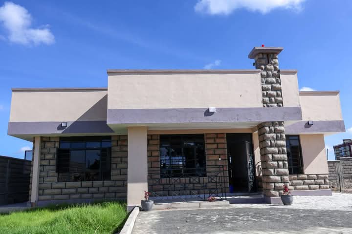 3 bedroom Bungalow houses for sale.