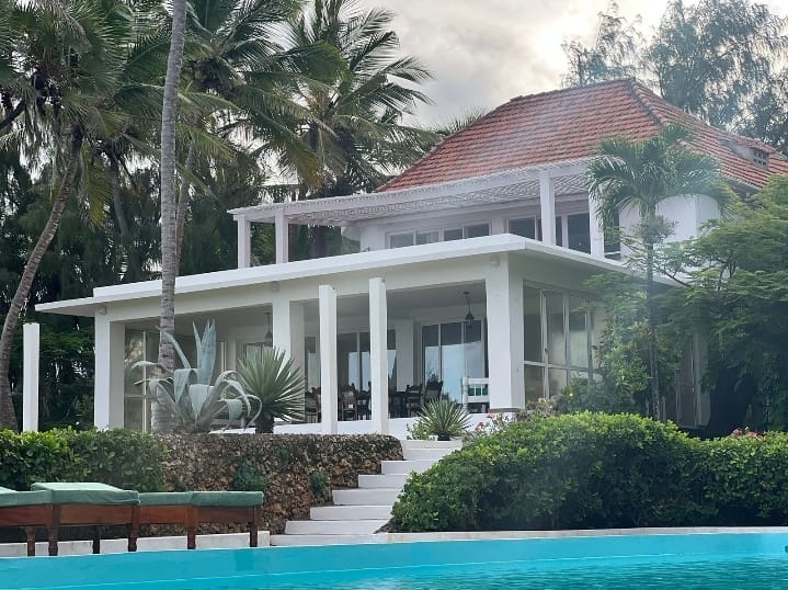 Malindi: Stunning Beachfront Villa, for sale.